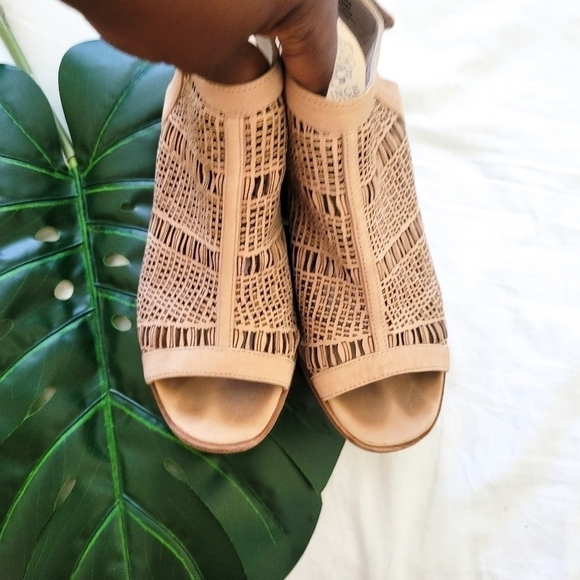 Vince camuto Keannie open toe booties block heel size 9.5 - Picture 13 of 13